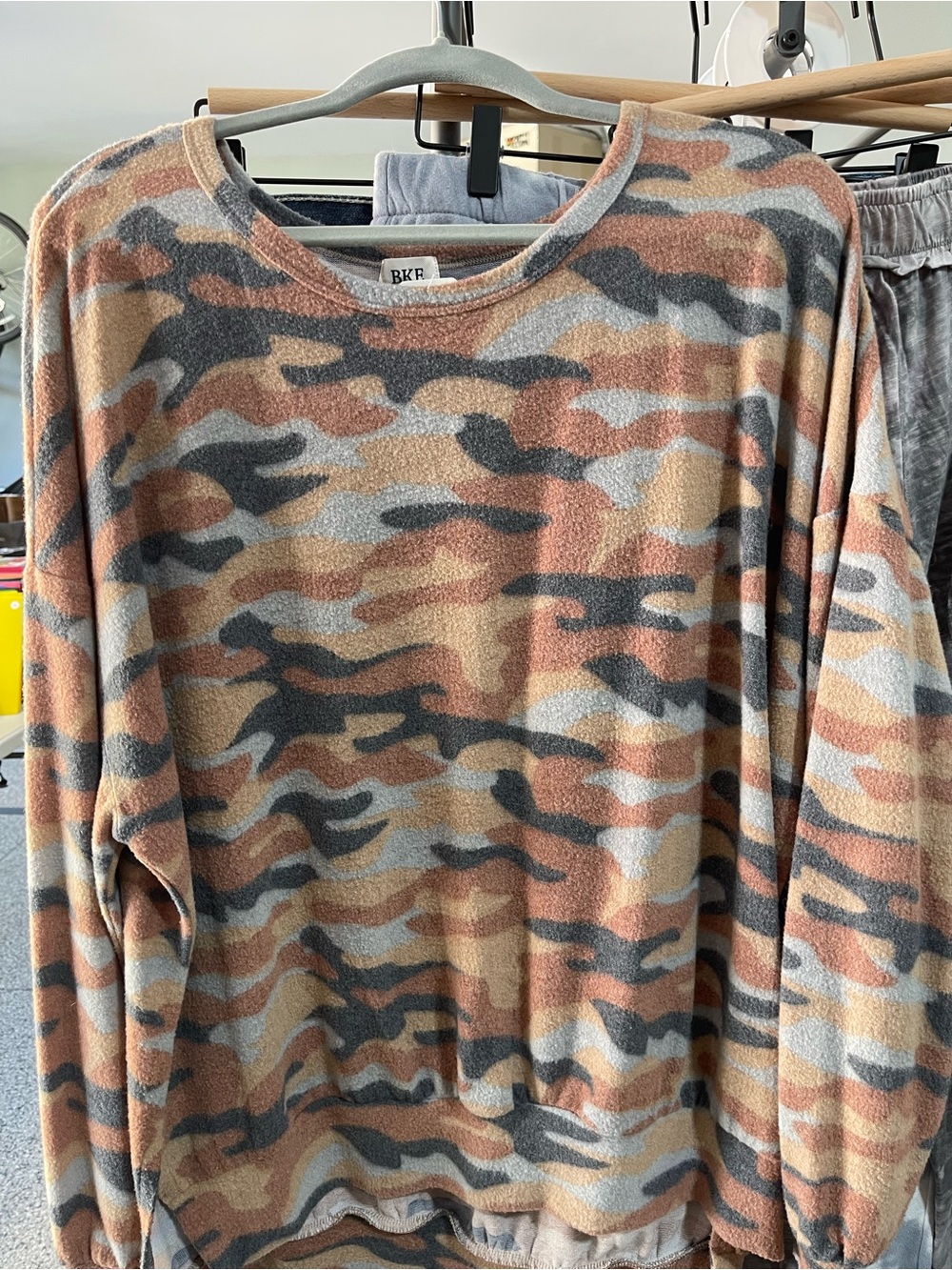 BKE Women's Camo Long-Sleeve Top in Tan, Gray, Black